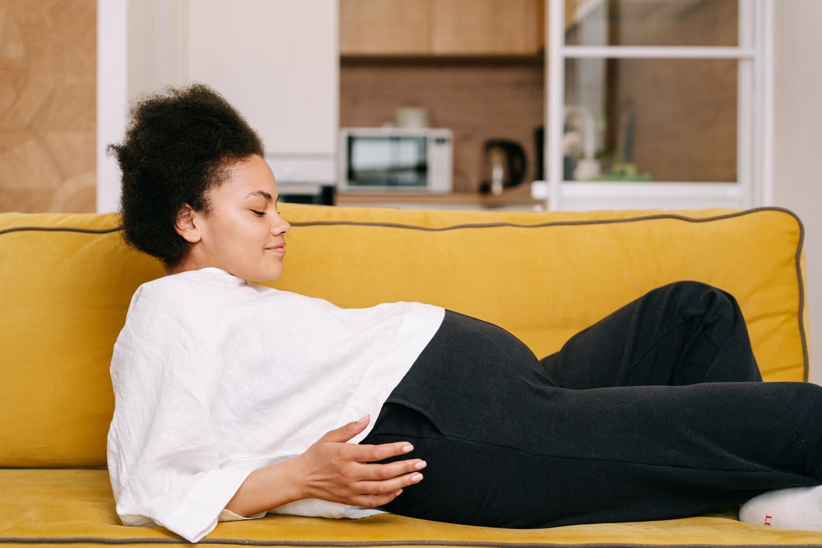 Photo illustrating back comfort during pregnancy