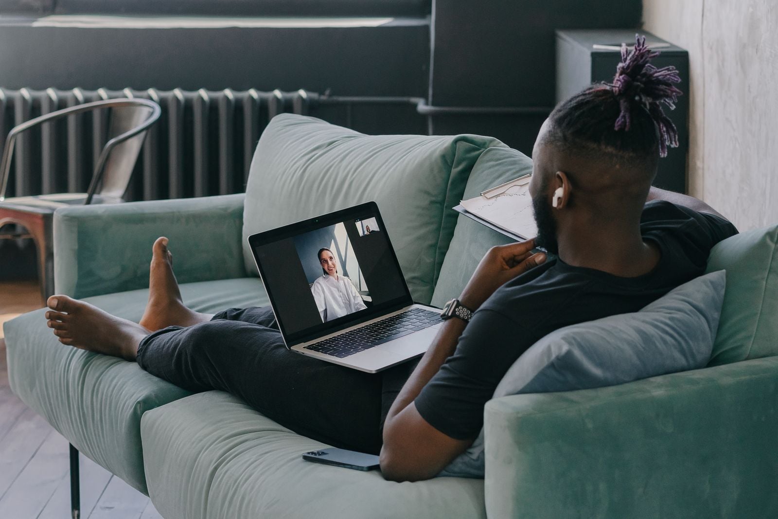 Photo illustrating a virtual telemedicine visit